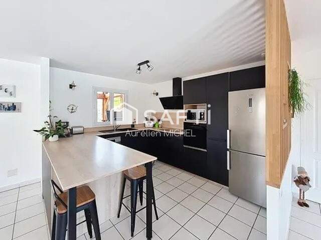 Maison de plain pied de 146m² , 4 chambres avec véranda et piscine — photo du bien