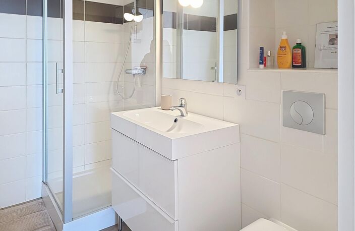 Beau duplex avec chambre et terrasse — photo 2