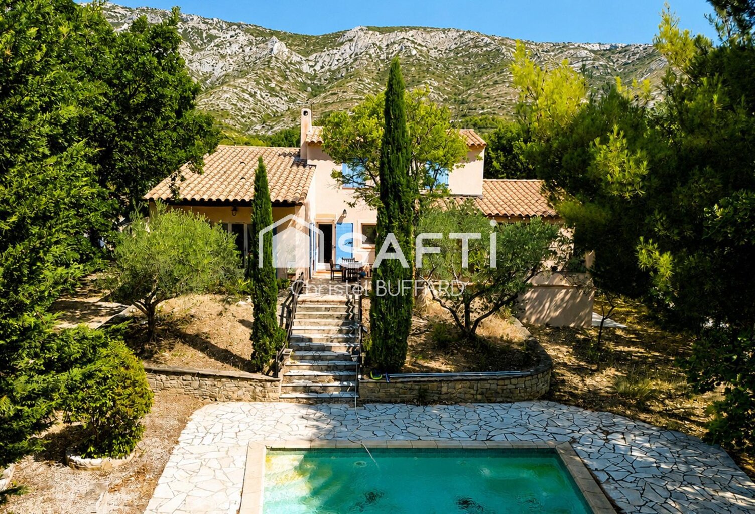PUYLOUBIER  UNE MAISON FAMILIALE AU PIED DE LA SAINTE-VICTOIRE — photo 1