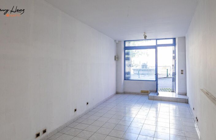 Immeuble en centre-ville avec garage et magasin — photo 4