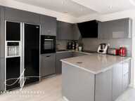 Maison 188 m²  4 chambres  Piscine  Dépendances — photo 3