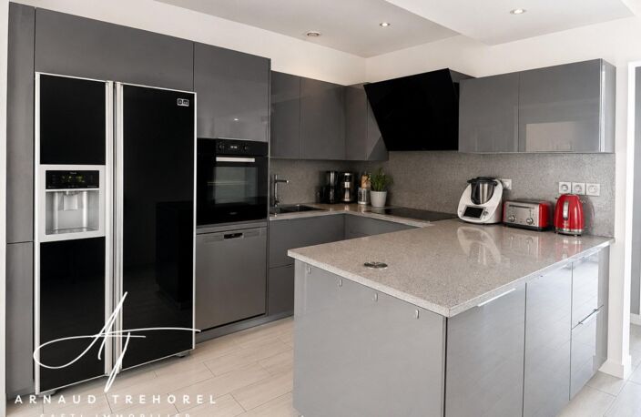 Maison 188 m²  4 chambres  Piscine  Dépendances — photo 3