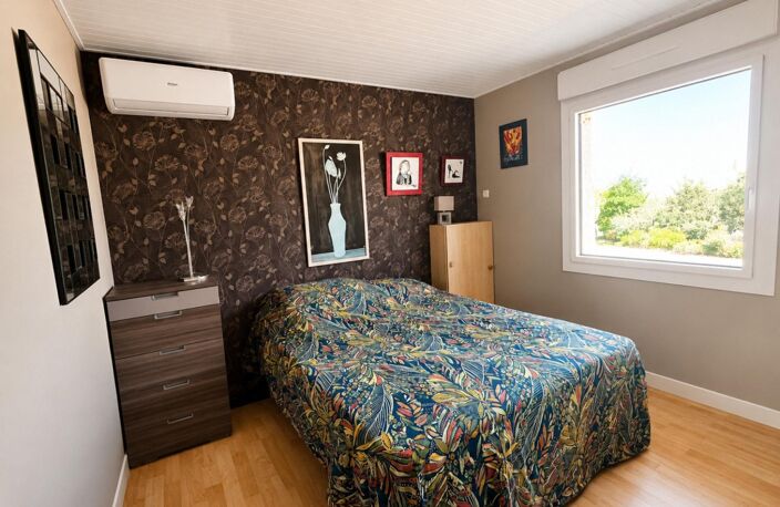 Maison 188 m²  4 chambres  Piscine  Dépendances — photo 5