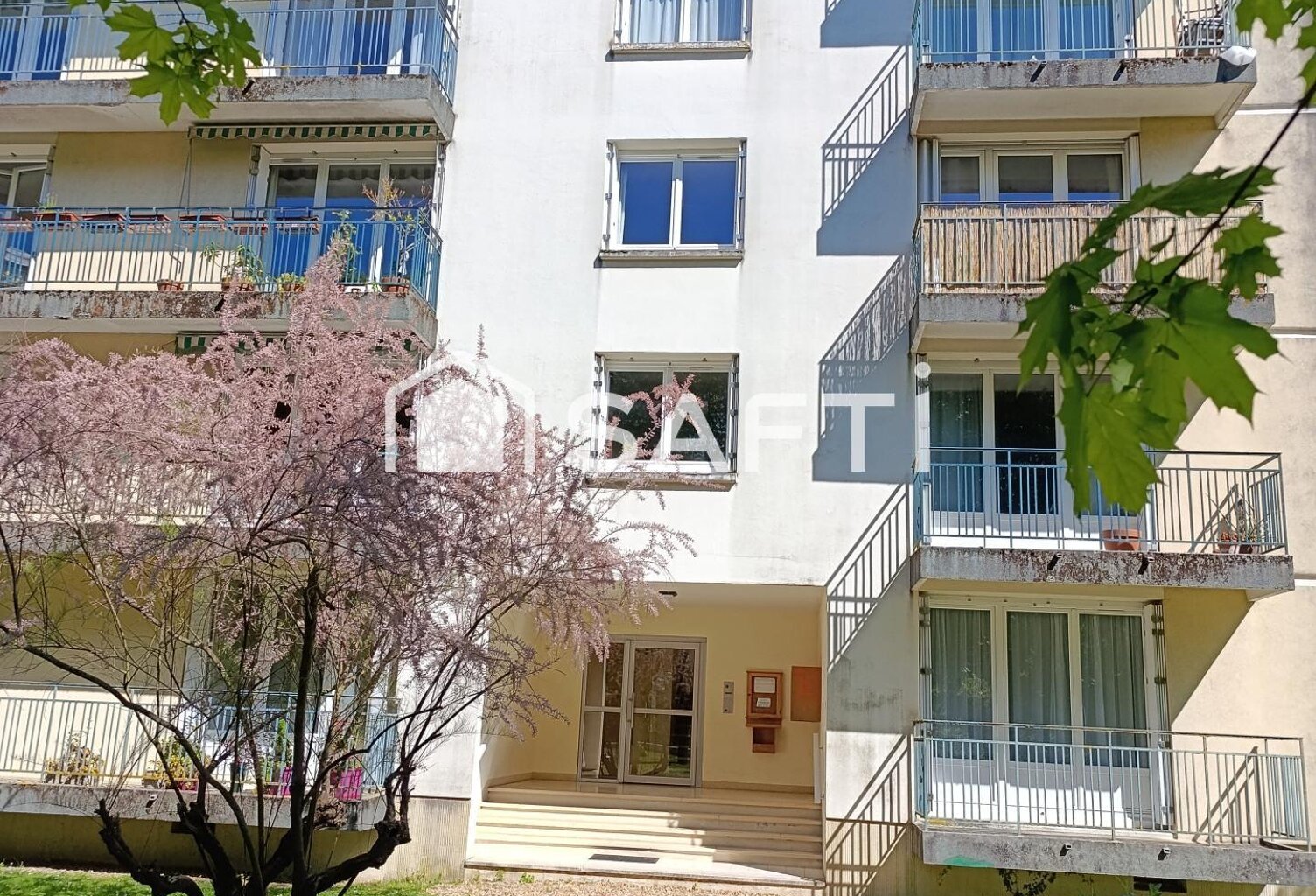 T2 avec cave, garage et place de parking — photo 1