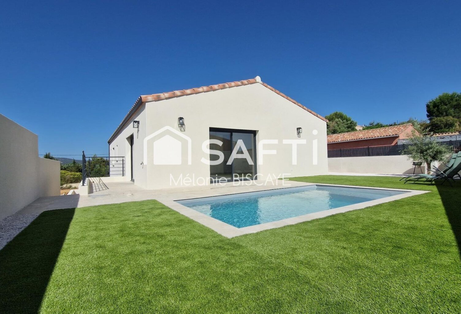 MAISON DE PLAIN PIED AVEC PISCINE GARAGE ET SOUS-SOL — photo 1