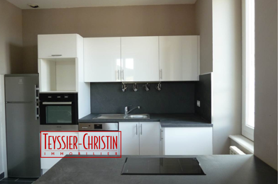 Appartement 3 pièces 810 €