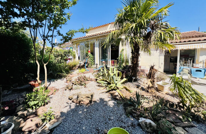 Vente villa 5 pièces de 140m2 avec piscine, garage et terrai — photo 2