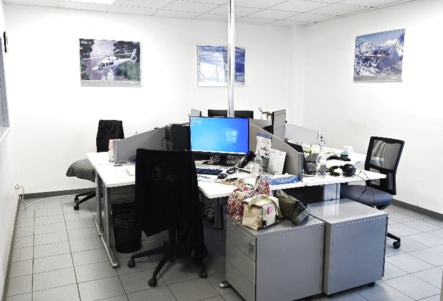 location  ensemble de bureaux avec parkings  situé à St Andr — photo 1