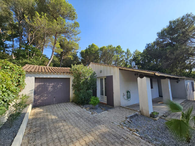 MAISON T4 DE PLAIN PIED sur 1195 M2 terrain et piscine — photo du bien