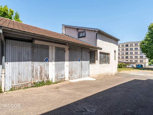 Centre-ville de Villefranche, plateau de 73 m² avec cave — photo du bien