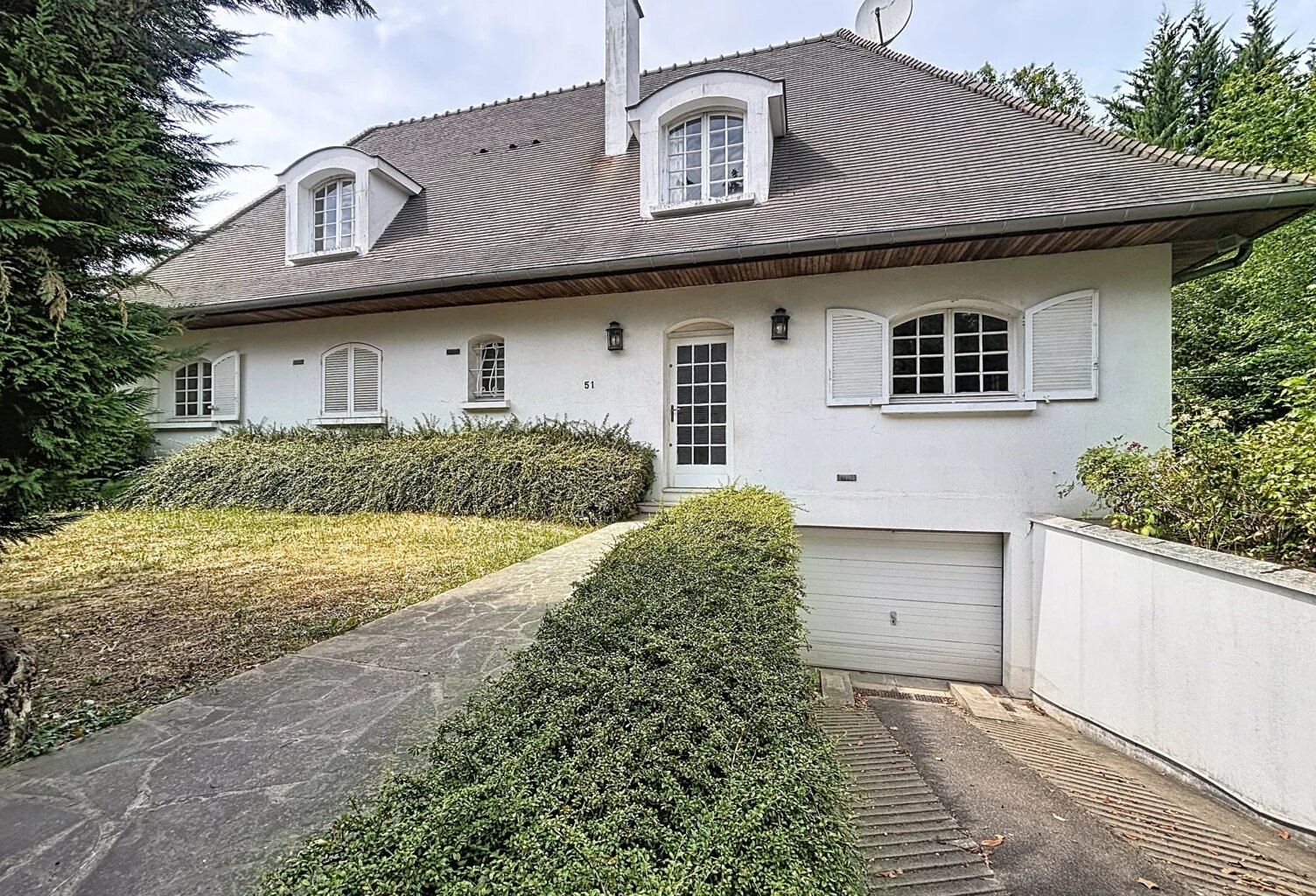 Sucy-en-Brie – Clos de Ville | Maison familiale de 210 m² avec piscine sur 1 310 m² de terrain — photo 1