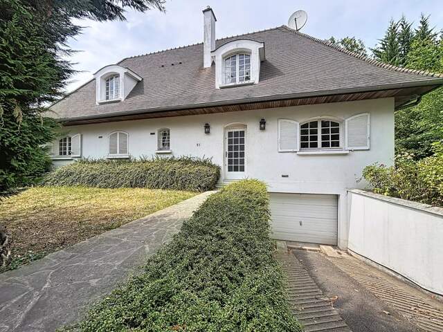 Sucy-en-Brie – Clos de Ville | Maison familiale de 210 m² avec piscine sur 1 310 m² de terrain — photo du bien