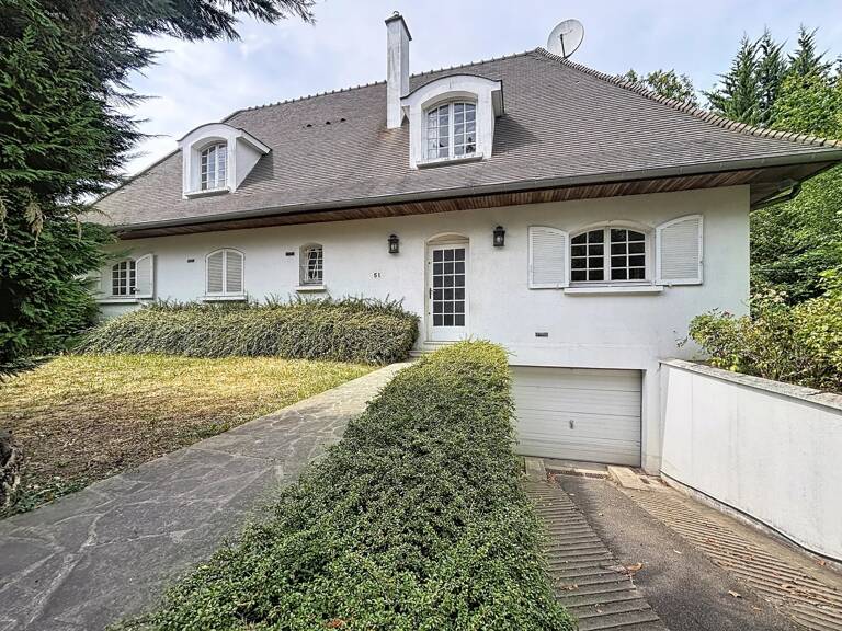 Sucy-en-Brie – Clos de Ville | Maison familiale de 210 m² avec piscine sur 1 310 m² de terrain — photo 1