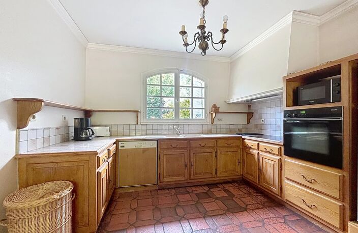 Sucy-en-Brie – Clos de Ville | Maison familiale de 210 m² avec piscine sur 1 310 m² de terrain — photo 5