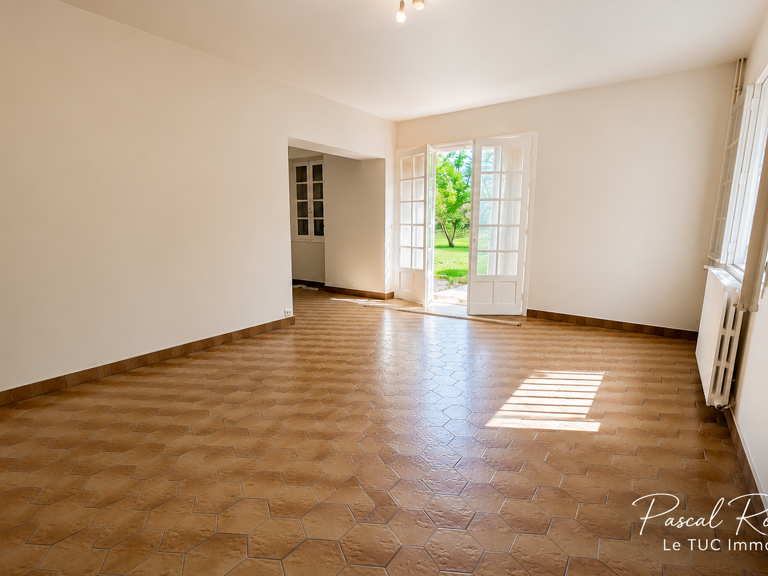 LONGERE DE CARACTERE-270 m2-3,5 hectares de bois-Dépendances — photo 1