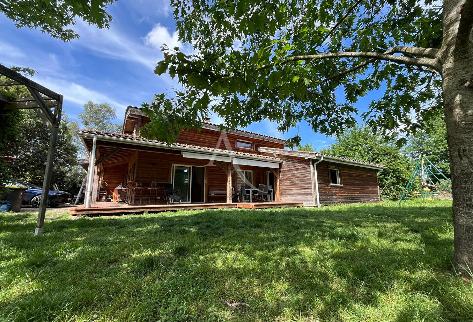 Grande maison familiale de 185m² avec studio indépendant sur plus de 2300m² de terrain ! — photo 1