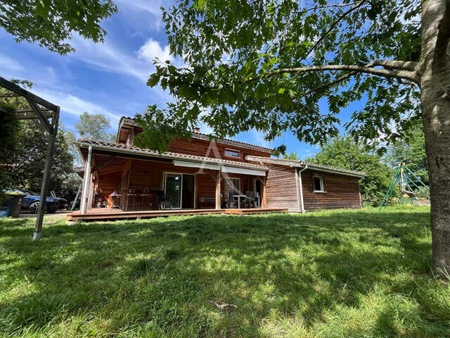 Grande maison familiale de 185m² avec studio indépendant sur plus de 2300m² de terrain ! — photo du bien