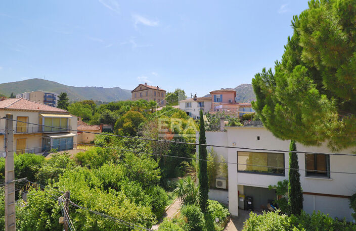 APPARTEMENT T2 - DERNIER ÉTAGE - TRAVERSANT - LUMINEUX - VUE DÉGAGÉE - TOIT-TERRASSE - AUCUNES CHARGES - FAIBLE TAXE FONCIÈRE - FORT POTENTIEL — photo 2