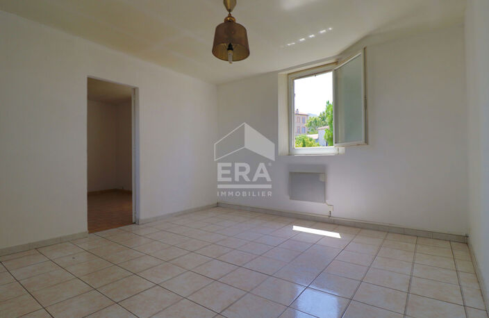 APPARTEMENT T2 - DERNIER ÉTAGE - TRAVERSANT - LUMINEUX - VUE DÉGAGÉE - TOIT-TERRASSE - AUCUNES CHARGES - FAIBLE TAXE FONCIÈRE - FORT POTENTIEL — photo 3