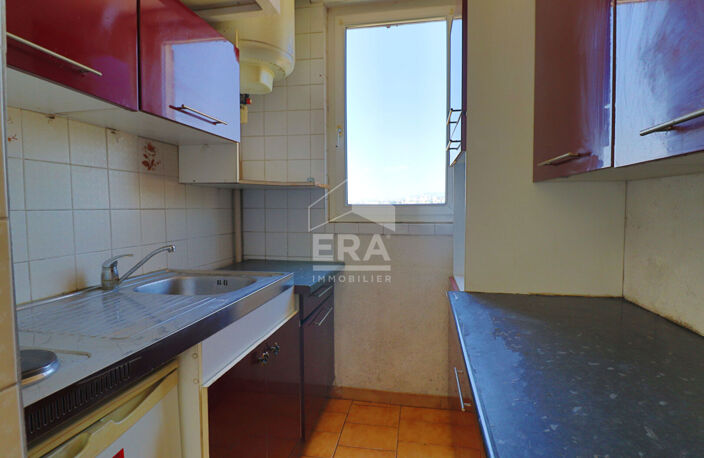 APPARTEMENT T2 - DERNIER ÉTAGE - TRAVERSANT - LUMINEUX - VUE DÉGAGÉE - TOIT-TERRASSE - AUCUNES CHARGES - FAIBLE TAXE FONCIÈRE - FORT POTENTIEL — photo 4