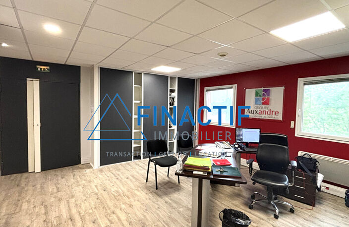 EGUILLES - Bureaux 160 m² Pôle d'Activités avec 6 places de parking — photo 5