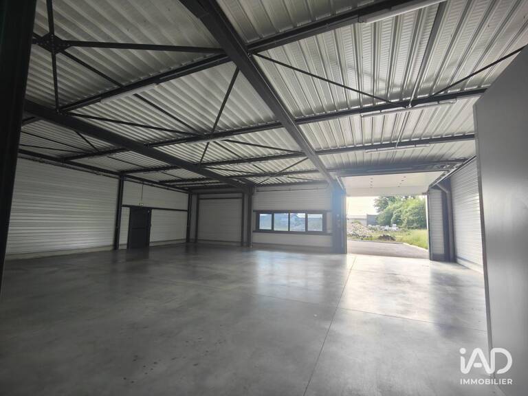 Location Local d'activités 358 m&sup2; — photo 1