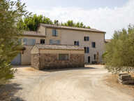 Domaine viticole avec 1 050m2 de bâtis et 300 000m2 (30 hectares) de vignes — photo 3