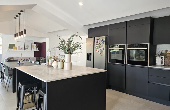 Maison familiale rénovée avec vie de plain-pied et terrain arboré — photo 4
