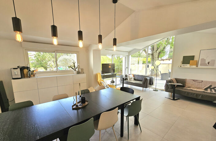Maison familiale rénovée avec vie de plain-pied et terrain arboré — photo 5