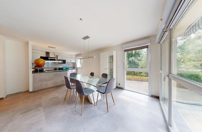 Duplex avec jardin privatif, garage double, faibles charges et cadre verdoyant. — photo 4