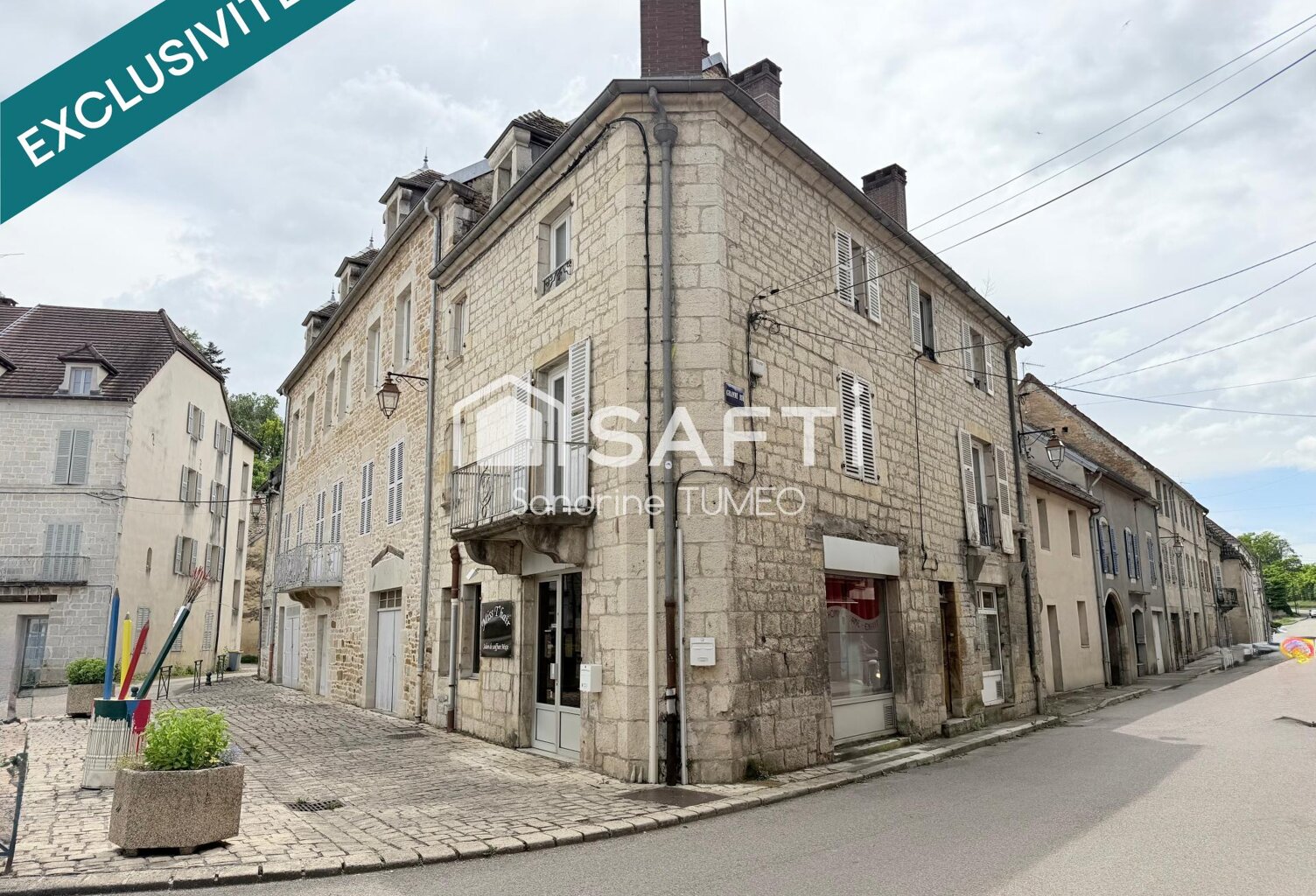 Immeuble de rapport avec local commercial loué et appartement duplex  Au cœur de Sellières — photo 1
