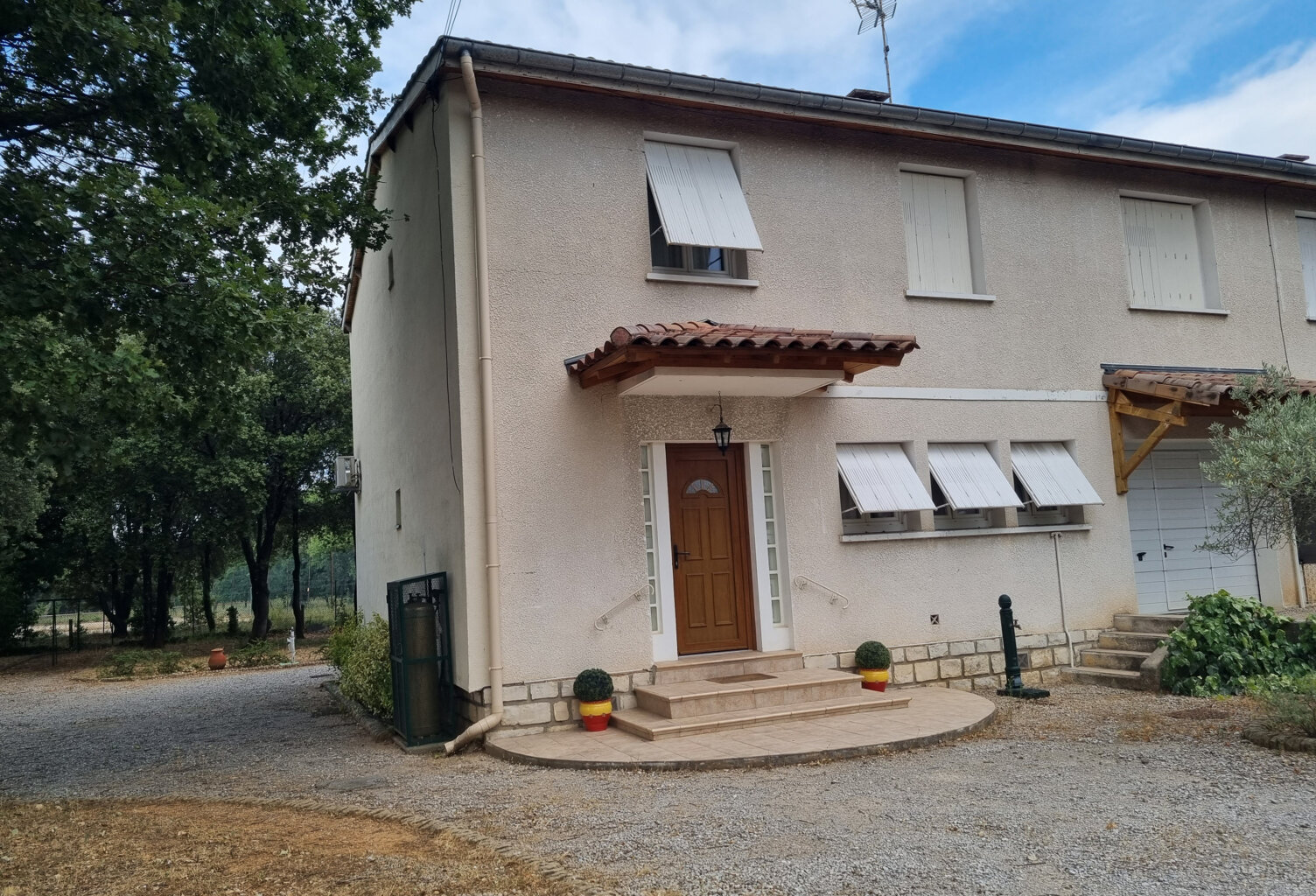 MAISON avec terrain et garage — photo 1