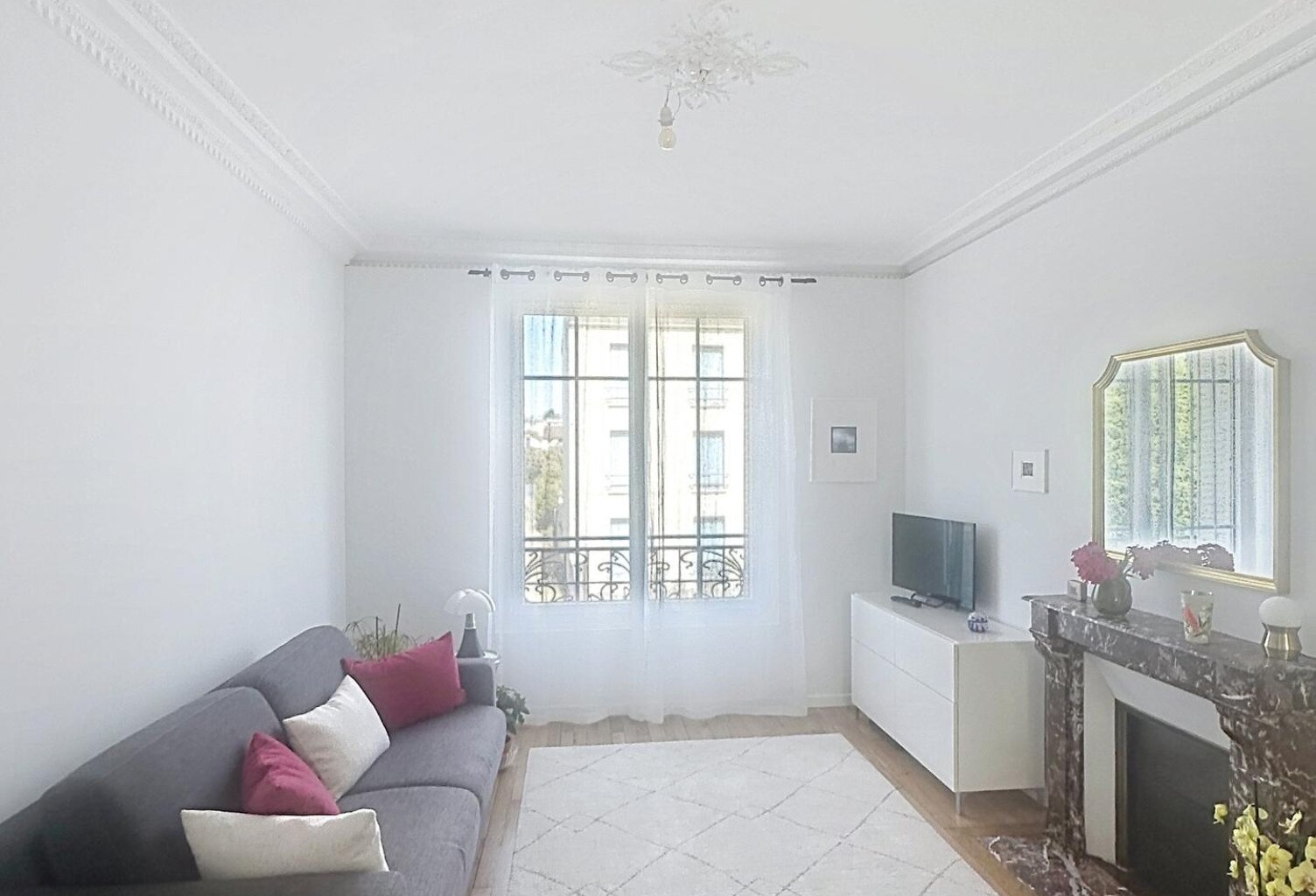 Superbe appartement au 1er étage d'une maison de maître — photo 1