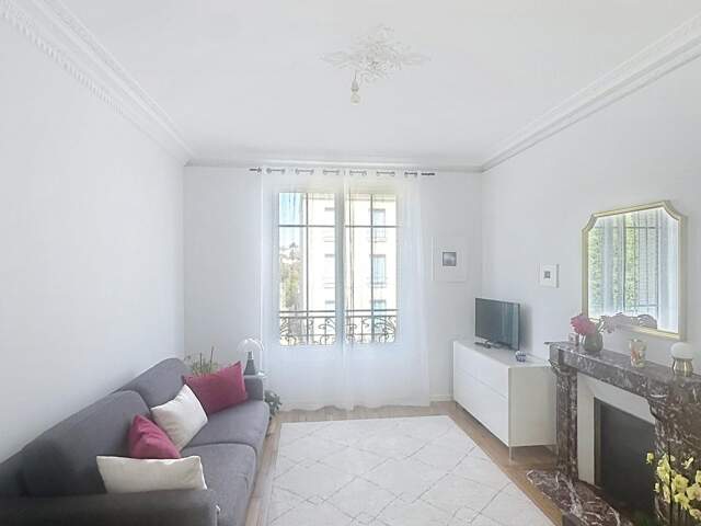Superbe appartement au 1er étage d'une maison de maître — photo du bien