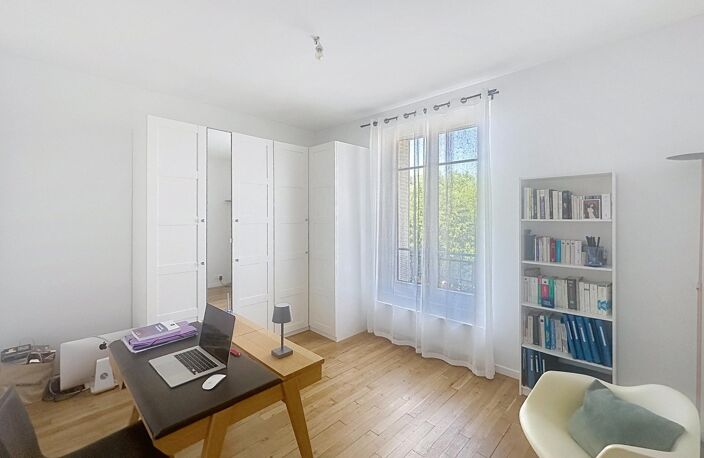 Superbe appartement au 1er étage d'une maison de maître — photo 3