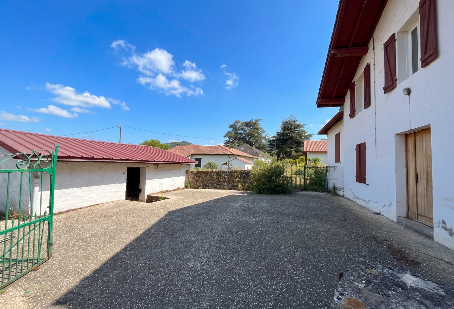 Maison de village à rénover avec jardin et dépendance — photo 1