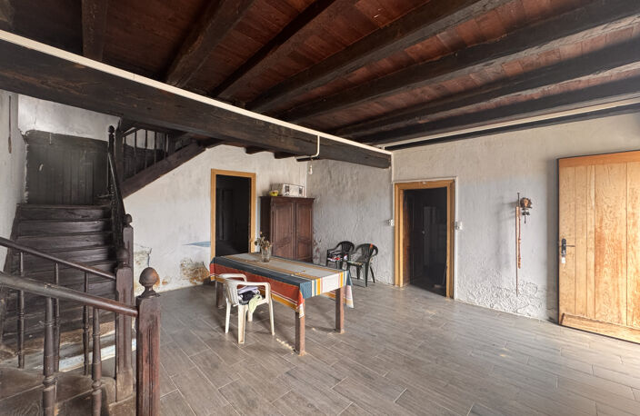Maison de village à rénover avec jardin et dépendance — photo 2