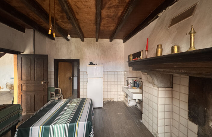 Maison de village à rénover avec jardin et dépendance — photo 3