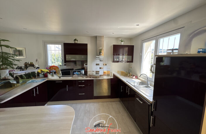 Plan de Carros villa composée de deux appartements. — photo 4