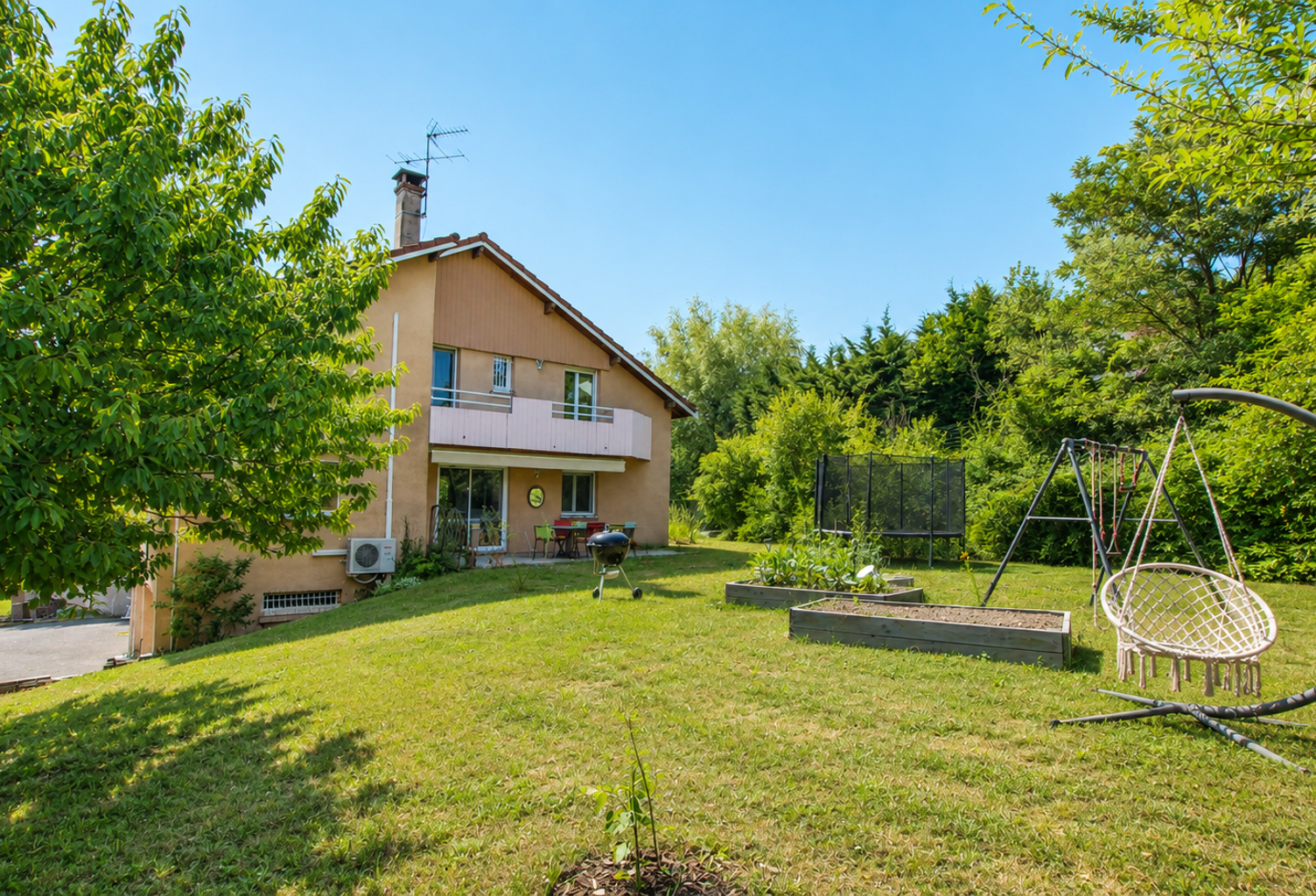 Maison T5 - Meyrié — photo 1