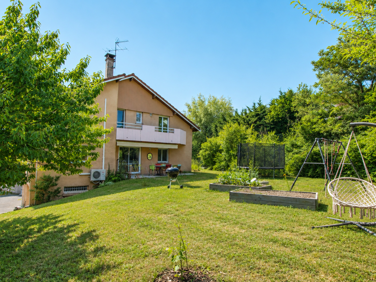 Maison T5 - Meyrié — photo 1
