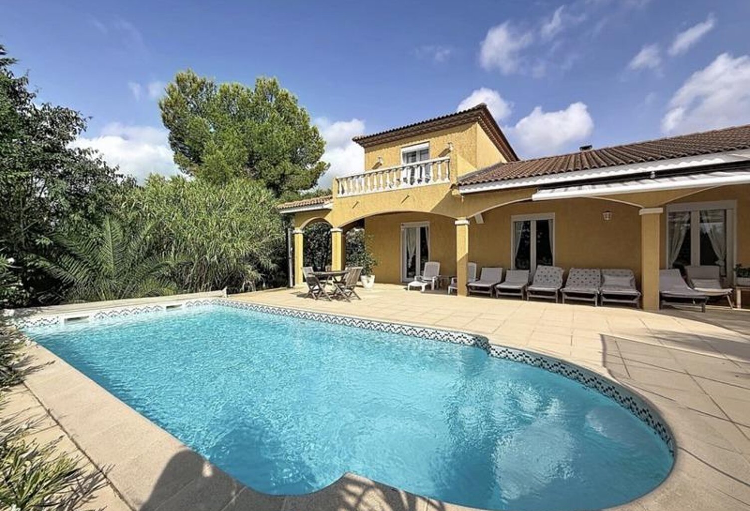 Villa de 6 pièces principales — photo 1