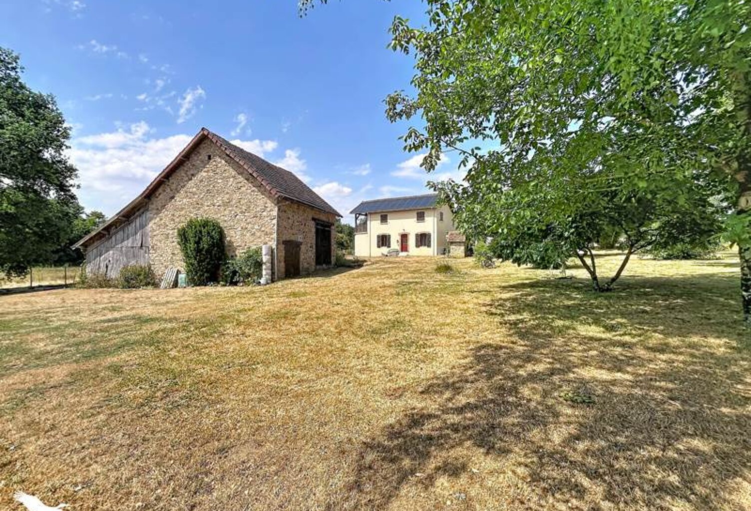Maison en pierre de 4 pièces principales — photo 1