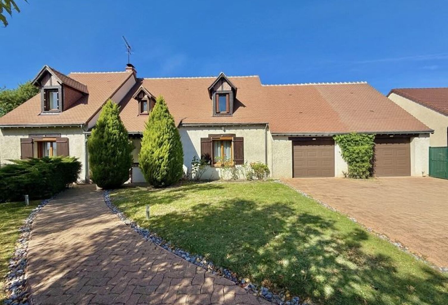 Contemporaine de 7 pièces principales — photo 1