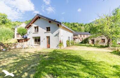 Maison en pierre de 10 pièces principales — photo du bien