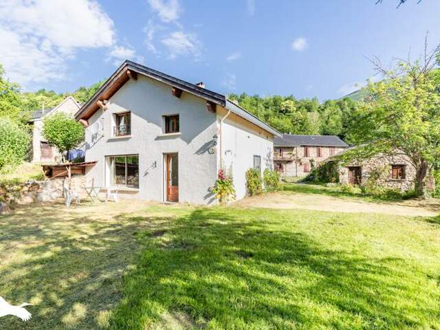 Maison en pierre de 10 pièces principales — photo du bien