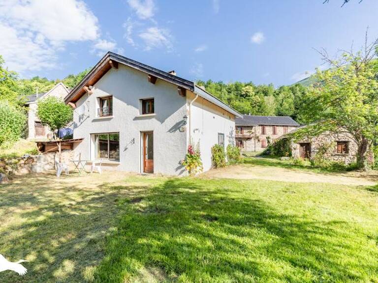 Maison en pierre de 10 pièces principales — photo 1