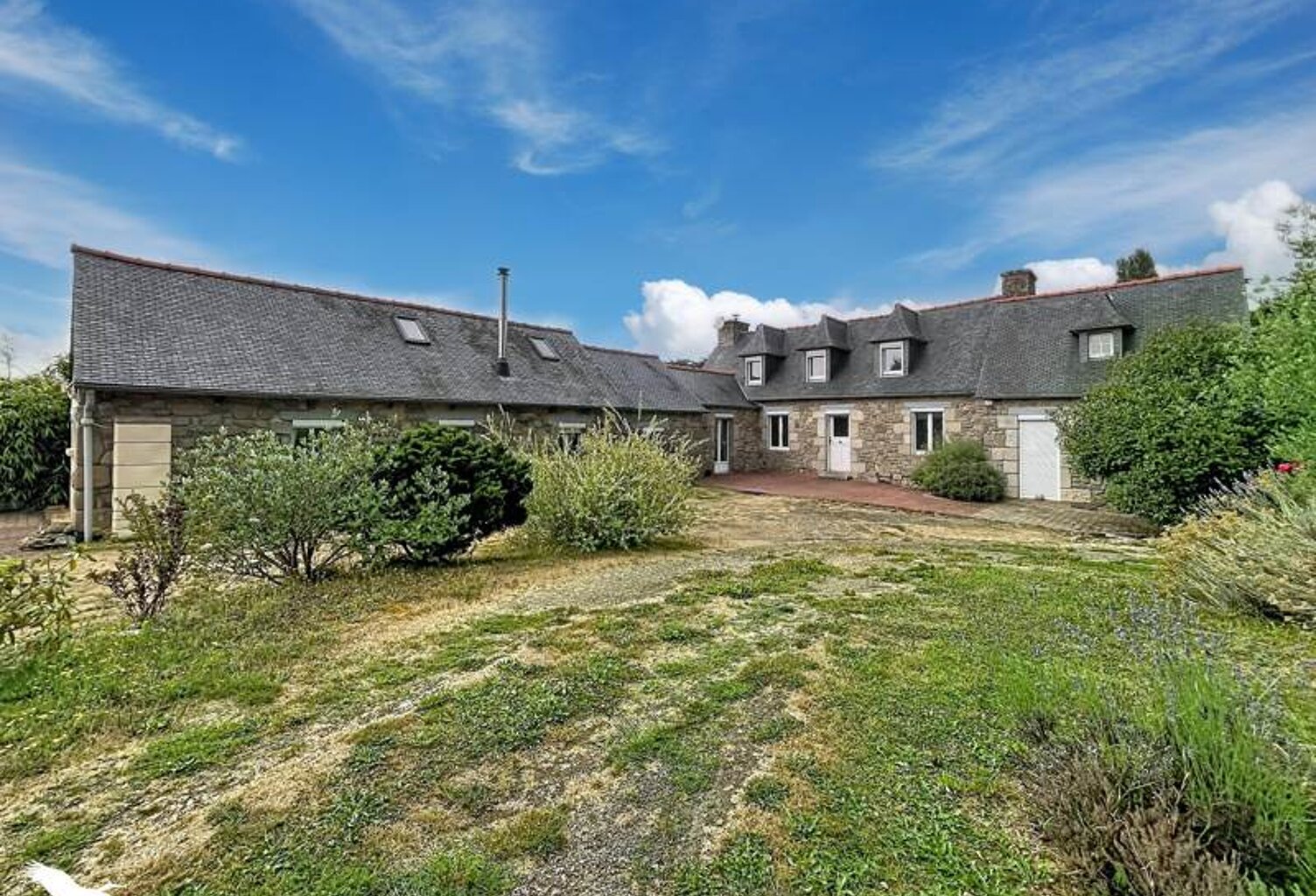 Maison en pierre de 8 pièces principales — photo 1