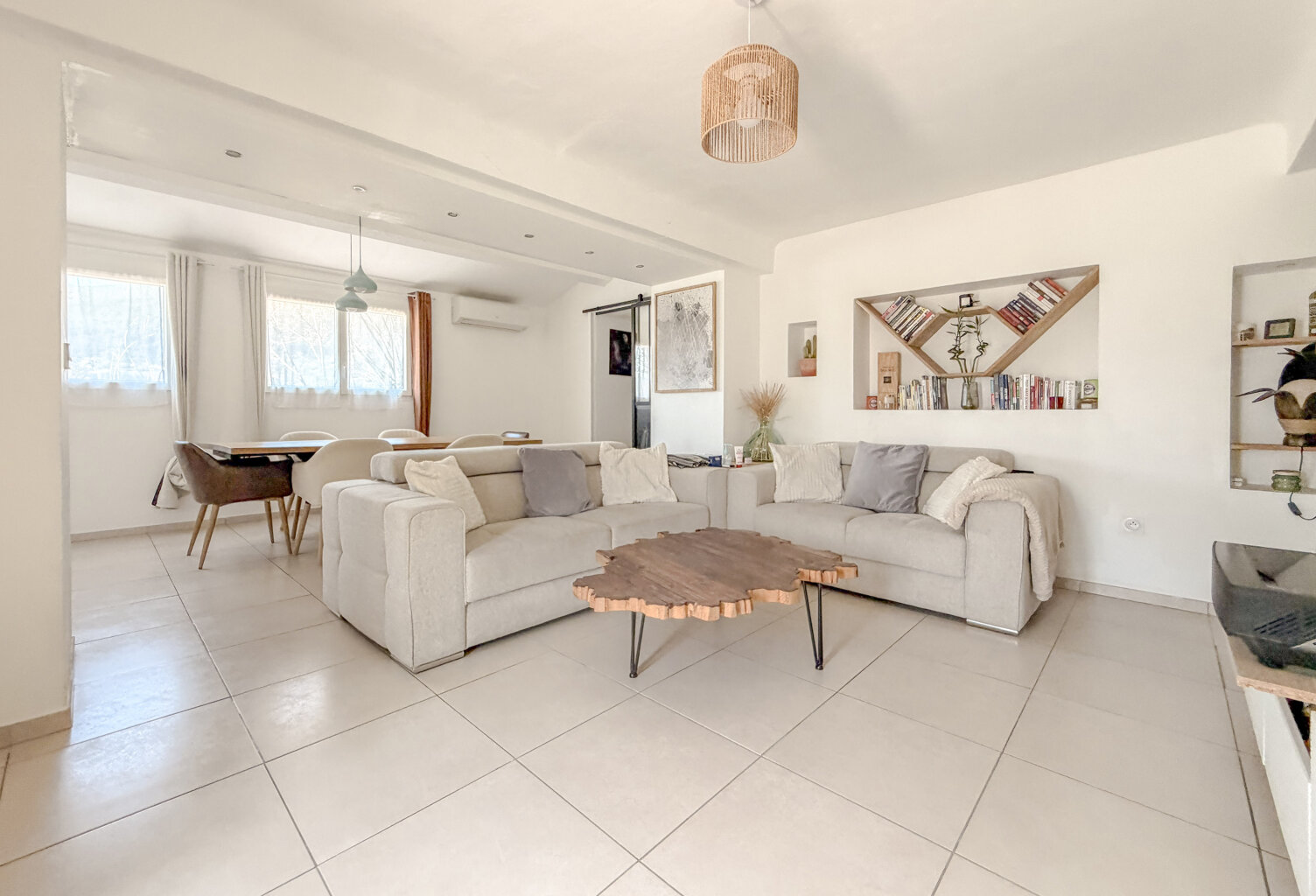CUERS BAISSE DE PRIX Opportunité à saisir Villa T4 +T2 avec piscine et dépendances sur terrain en 940m2 — photo 1