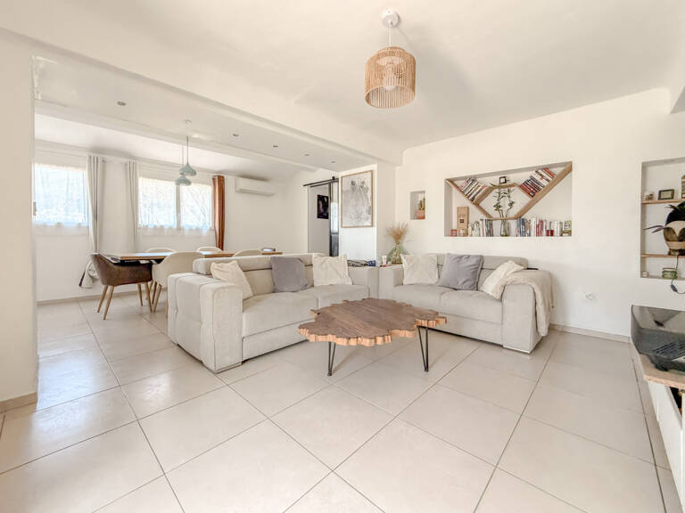 CUERS BAISSE DE PRIX Opportunité à saisir Villa T4 +T2 avec piscine et dépendances sur terrain en 940m2 — photo 1